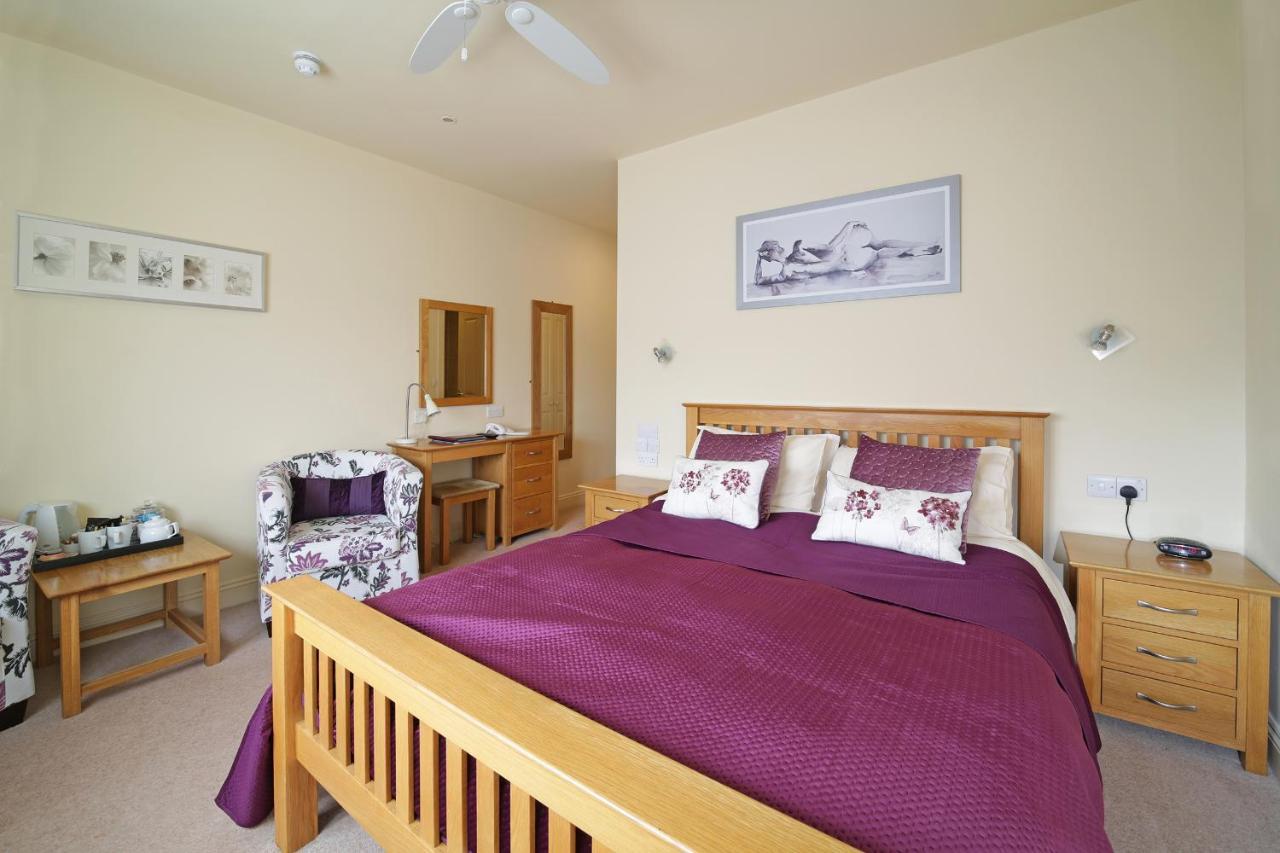 Masons Arms Hotel Montacute Екстериор снимка