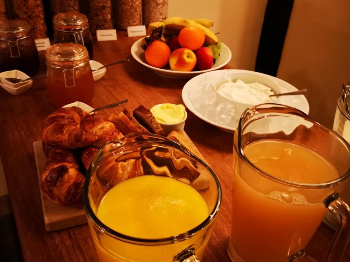 Masons Arms Hotel Montacute Екстериор снимка
