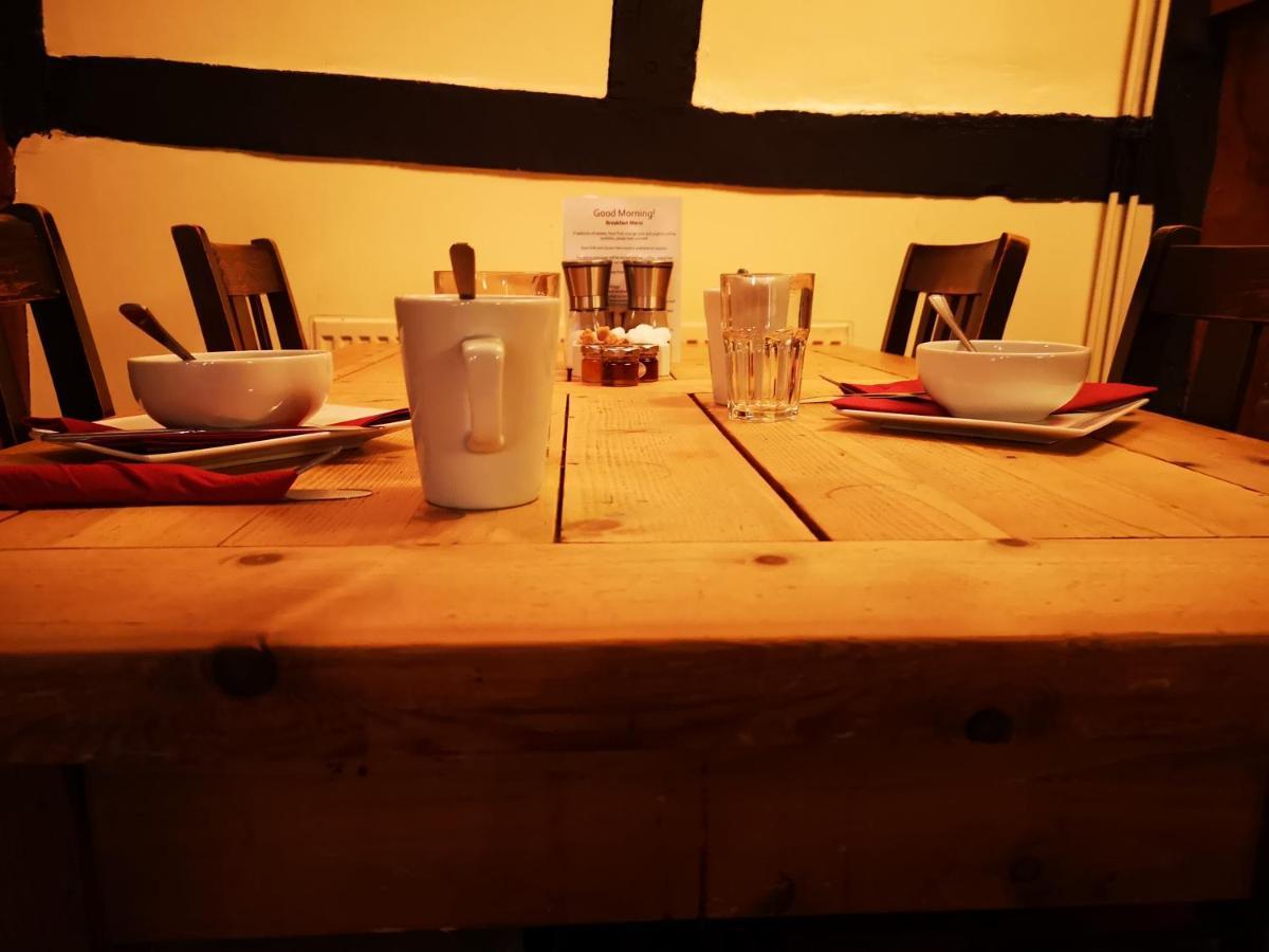 Masons Arms Hotel Montacute Екстериор снимка