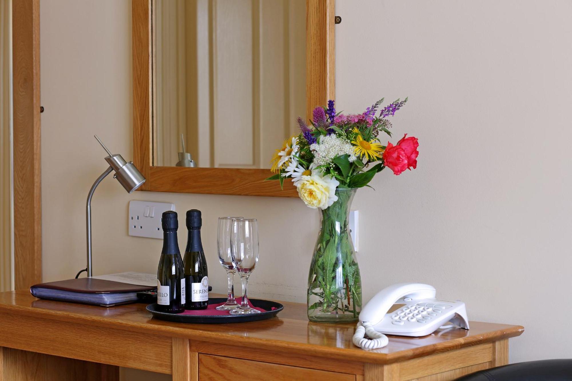 Masons Arms Hotel Montacute Стая снимка